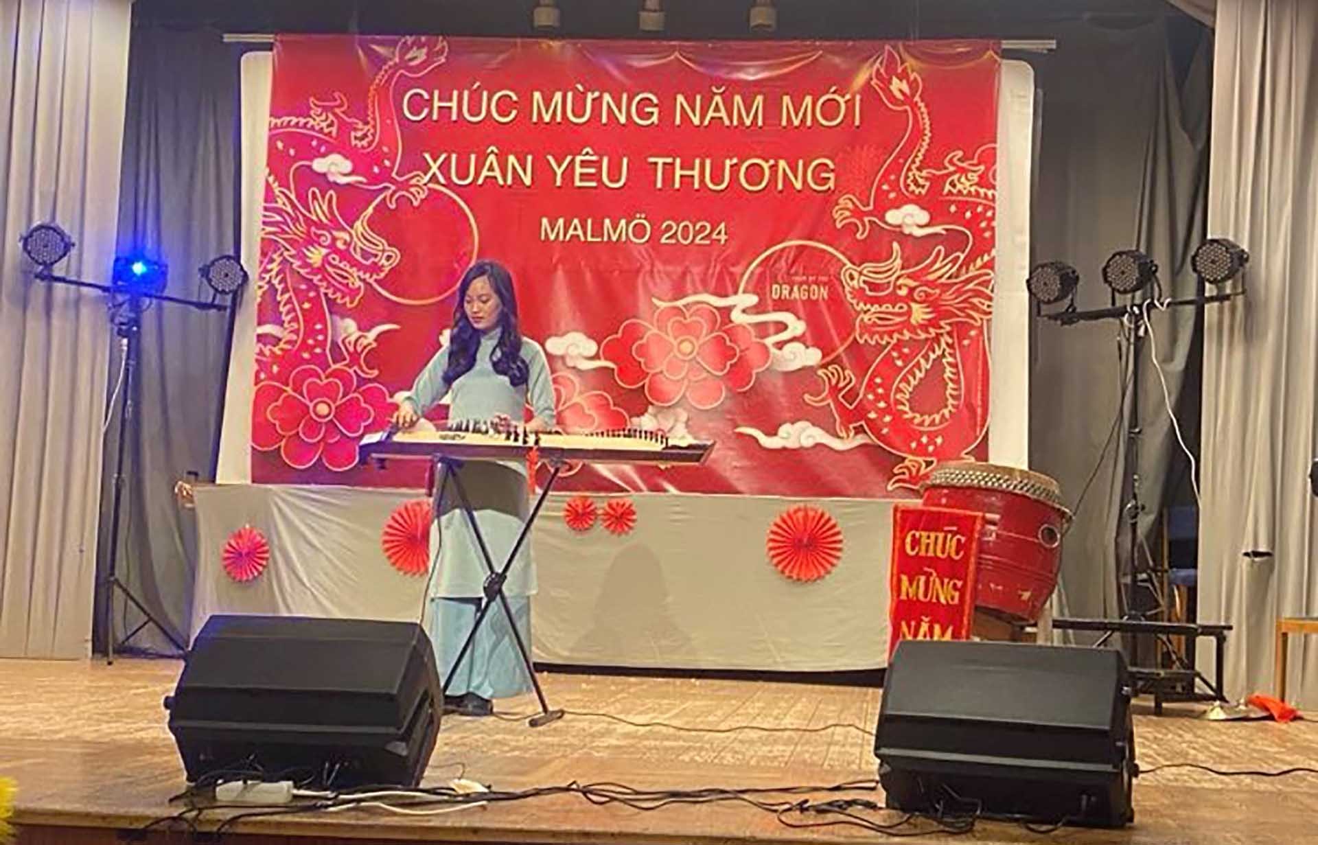 Tưng bừng ngày hội ‘Xuân yêu thương 2024’ tại miền Nam Thụy Điển Tưng bừng ngày hội ‘Xuân yêu thương 2024’ tại miền Nam Thụy Điển