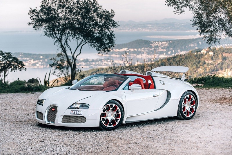 Cận cảnh siêu xe Bugatti Veyron phiên bản Rồng độc nhất thế giới, giá hơn 1,7 triệu USD Cận cảnh siêu xe Bugatti Veyron phiên bản Rồng độc nhất thế giới, giá hơn 1,7 triệu USD