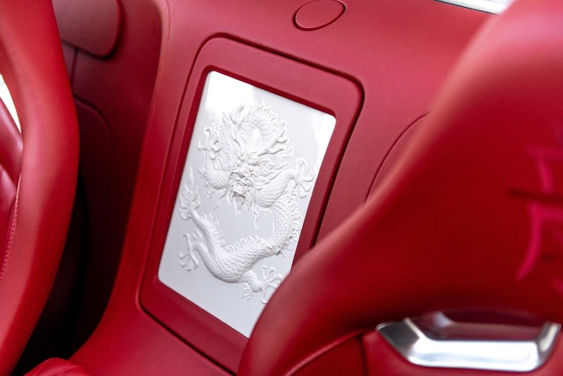 Cận cảnh siêu xe Bugatti Veyron phiên bản Rồng độc nhất thế giới, giá hơn 1,7 triệu USD Cận cảnh siêu xe Bugatti Veyron phiên bản Rồng độc nhất thế giới, giá hơn 1,7 triệu USD