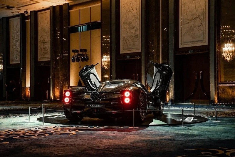 Cận cảnh siêu xe Pagani Utopia giá hơn 2,2 triệu USD đầu tiên tại Singapore