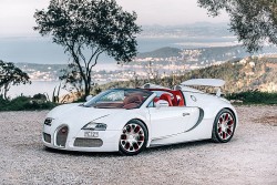 Cận cảnh siêu xe Bugatti Veyron phiên bản Rồng độc nhất thế giới, giá hơn 1,7 triệu USD