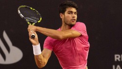 Tay vợt Carlos Alcaraz thể hiện quyết tâm vô địch Rio Open