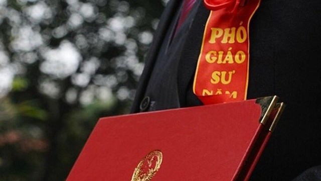 Quy định về kéo dài tuổi nghỉ hưu của giáo sư, phó giáo sư năm 2024