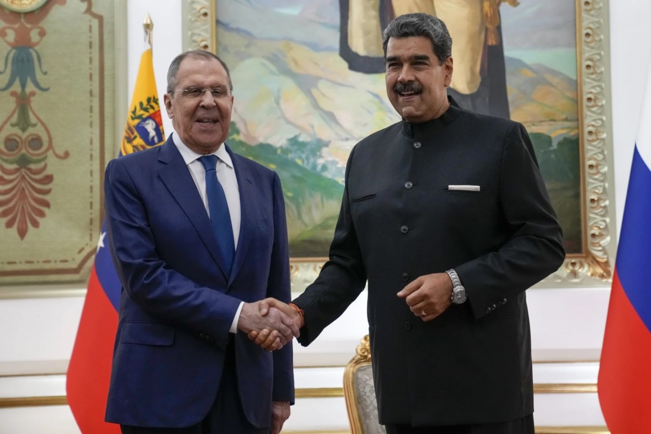 Tổng thống Venezuela Maduro (phải) và Ngoại trưởng Nga Lavrov trong cuộc gặp tại Caracas, ngày 20/2. (Nguồn: AP) Tổng thống Venezuela Maduro (phải) và Ngoại trưởng Nga Lavrov trong cuộc gặp tại Caracas, ngày 20/2. (Nguồn: AP)