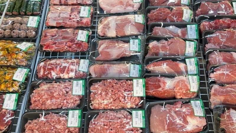 Giá heo hơi hôm nay 10/8: Miền Nam tăng mạnh nhất, miền Bắc giảm nhẹ