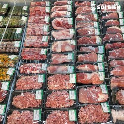 Giá heo hơi hôm nay 10/8: Miền Nam tăng mạnh nhất, miền Bắc giảm nhẹ