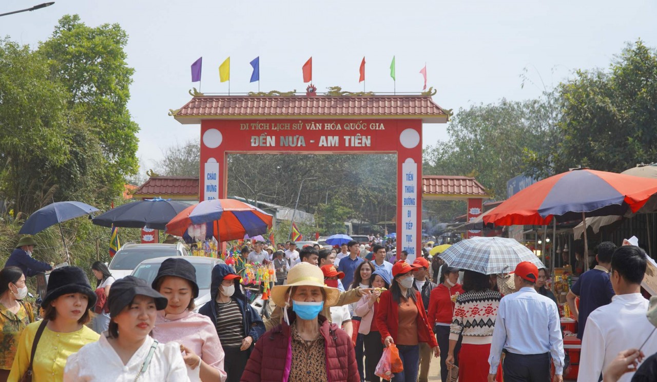 Đỉnh núi Ngàn Nưa- một trong ba huyệt đạo linh thiêng nhất Việt Nam Đỉnh núi Ngàn Nưa- một trong ba huyệt đạo linh thiêng nhất Việt Nam