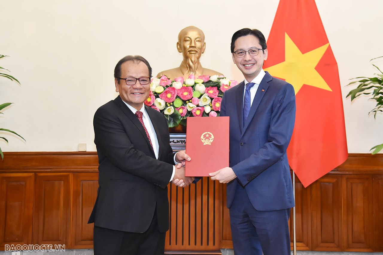 Tại buổi lễ, Thứ trưởng Ngoại giao Đỗ Hùng Việt đã trao quyết định tiếp nhận và điều động ông Thái Xuân Dũng, nguyên Đại sứ Việt Nam tại Czech, kết thúc nhiệm kỳ về nước, giữ chức Phó Chủ nhiệm Ủy ban Biên giới quốc gia.