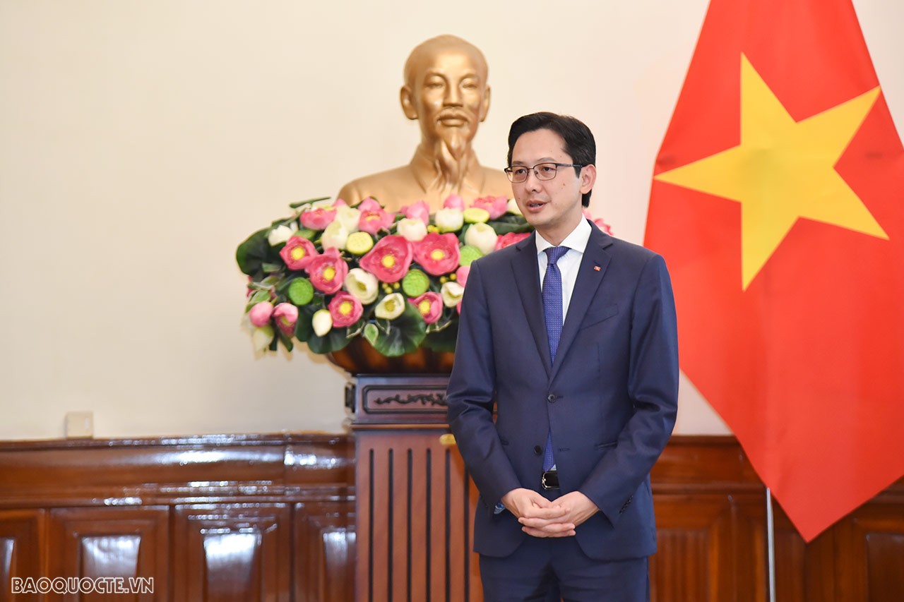 Phát biểu tại buổi lễ, Thứ trưởng Ngoại giao Đỗ Hùng Việt chúc mừng các cán bộ được Ban cán sự Đảng Bộ, Lãnh đạo Bộ tin tưởng điều động, bổ nhiệm vị trí công tác mới. Bước vào năm 2024, theo tinh thần chỉ đạo của Bộ trưởng trong ngày làm việc đầu năm mới, toàn ngành Ngoại giao tiếp tục đoàn kết, bản lĩnh, trí tuệ, cầu thị, đổi mới, quyết tâm cao nhất để đưa Nghị quyết Hội nghị Ngoại giao 32 vào thực hiện và đạt được những thành tựu mới to lớn hơn năm 2023.