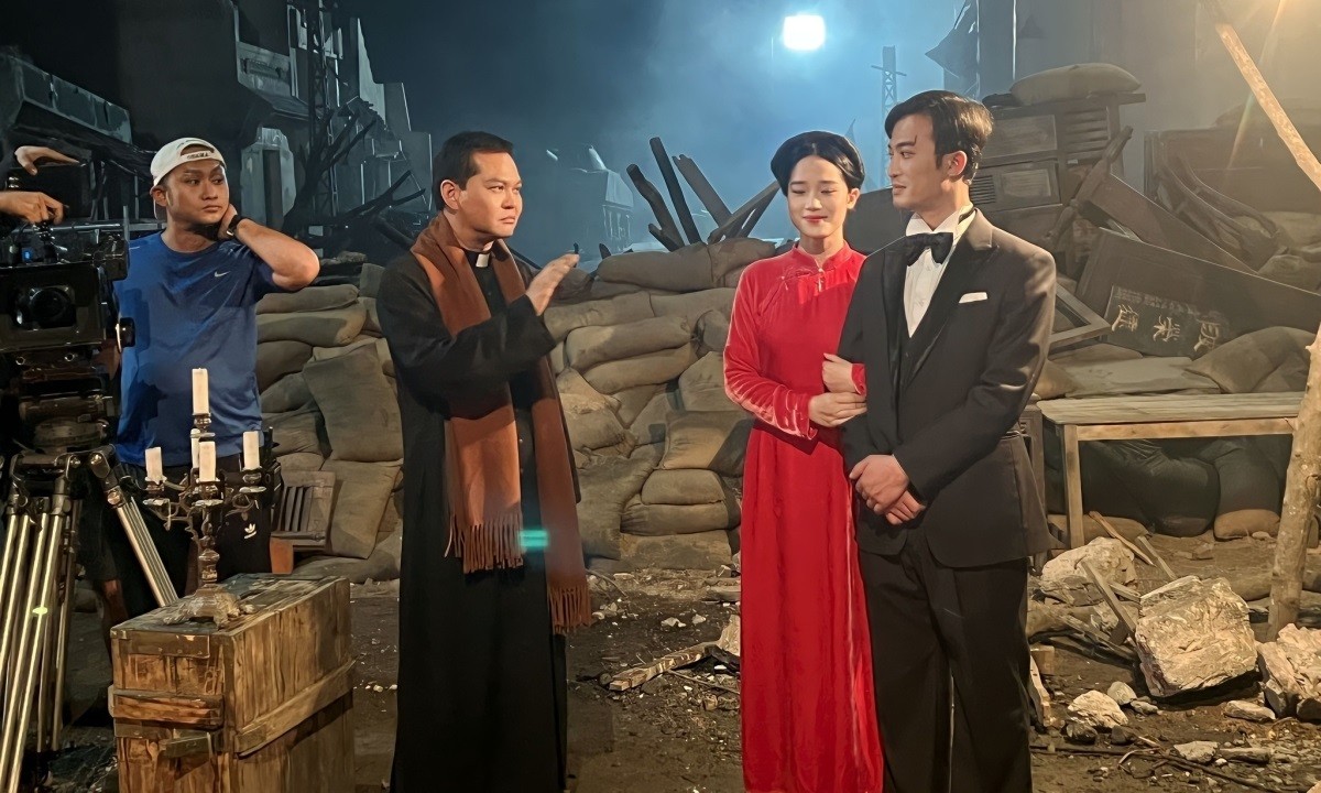 Những hình ảnh hậu trường cảnh quay các diễn viên phim Đào, phở và piano