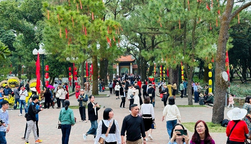 Náo nhiệt nhưng không kém phần linh thiêng tại hội Xuân Côn Sơn - Kiếp Bạc Náo nhiệt nhưng không kém phần linh thiêng tại hội Xuân Côn Sơn - Kiếp Bạc