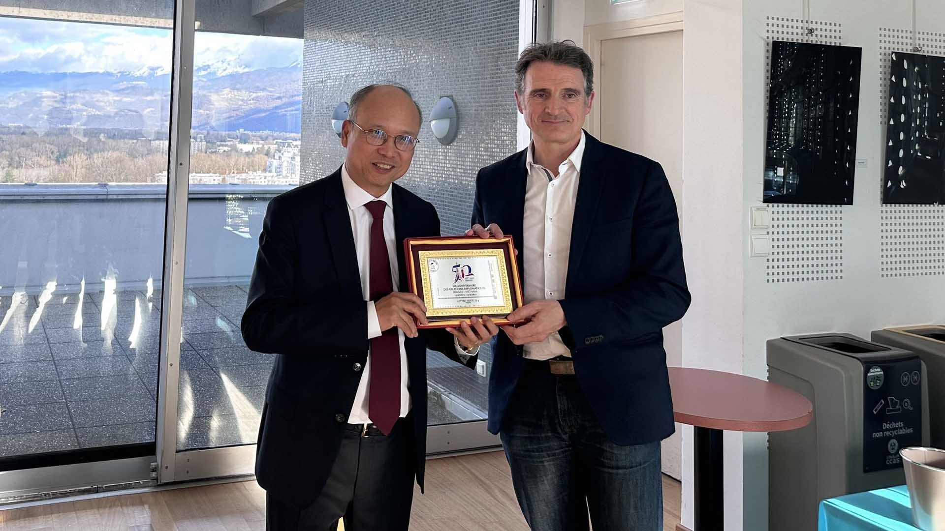 phat huy ban sac van hoa viet gia tang huu nghi hop tac voi thanh pho grenoble cua phap