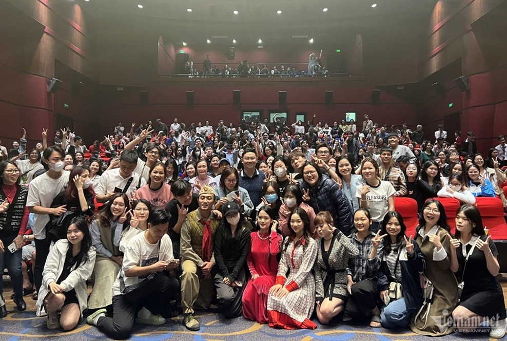 Đào, phở và piano: