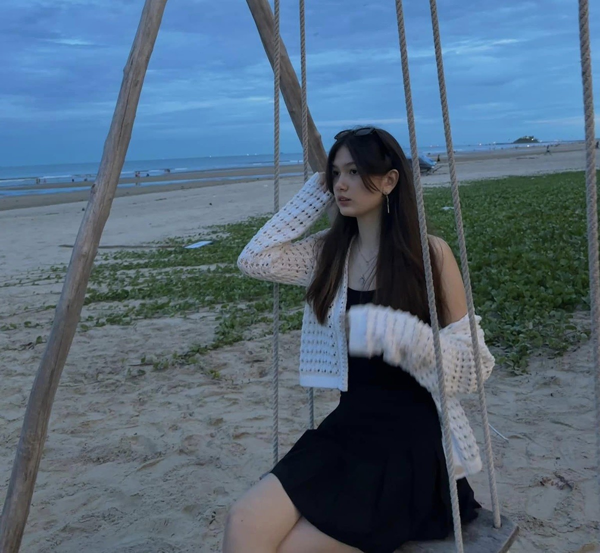 Hình ảnh xinh đẹp và vóc dáng cao nổi bật của em gái thủ môn Đặng Văn Lâm