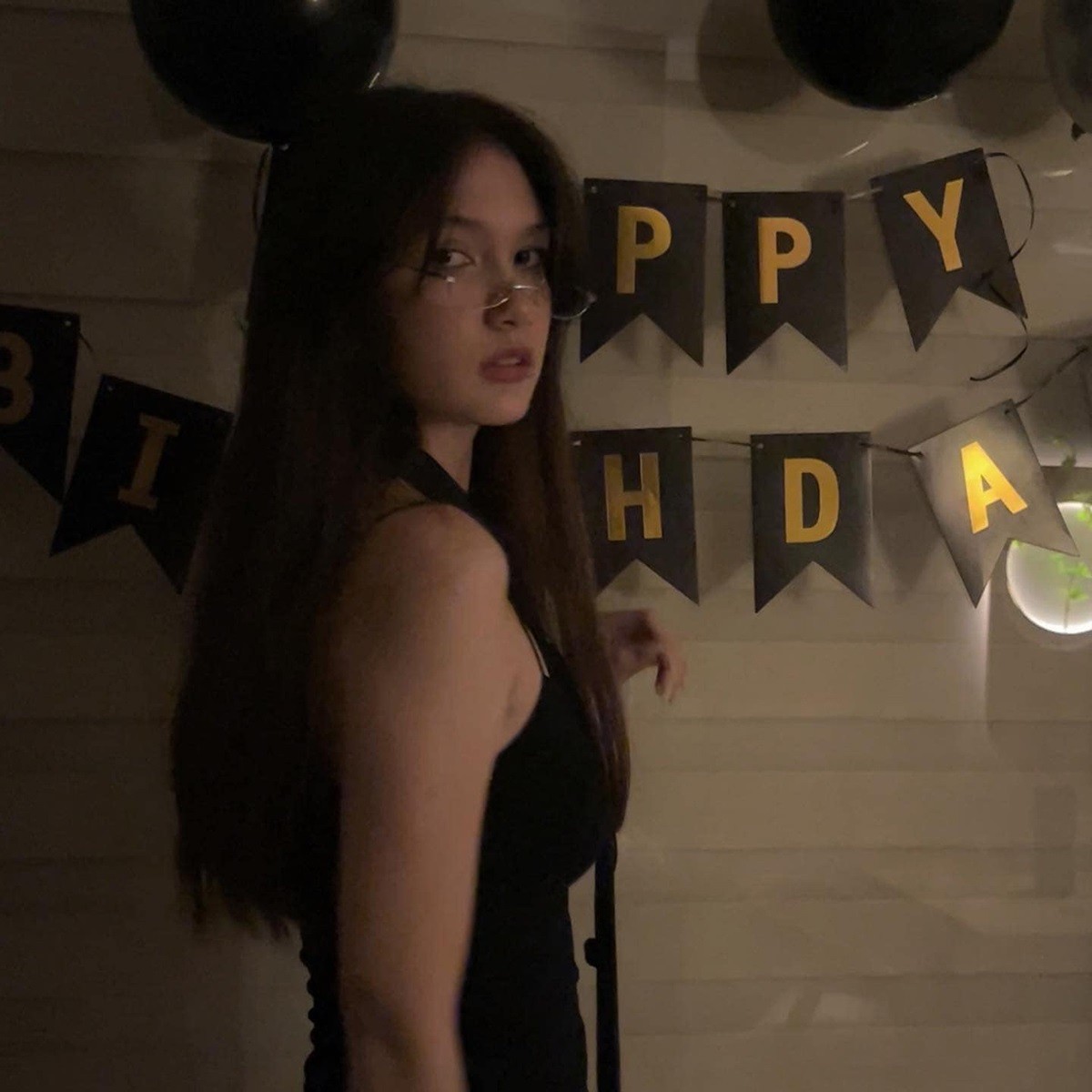 Hình ảnh xinh đẹp và vóc dáng cao nổi bật của em gái thủ môn Đặng Văn Lâm