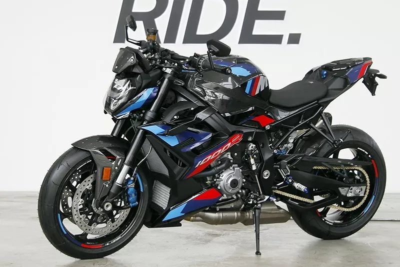 Cận cảnh BMW M 1000 R Competition vừa ra mắt tại Việt Nam, giá hơn 1,2 tỷ đồng Cận cảnh BMW M 1000 R Competition vừa ra mắt tại Việt Nam, giá hơn 1,2 tỷ đồng