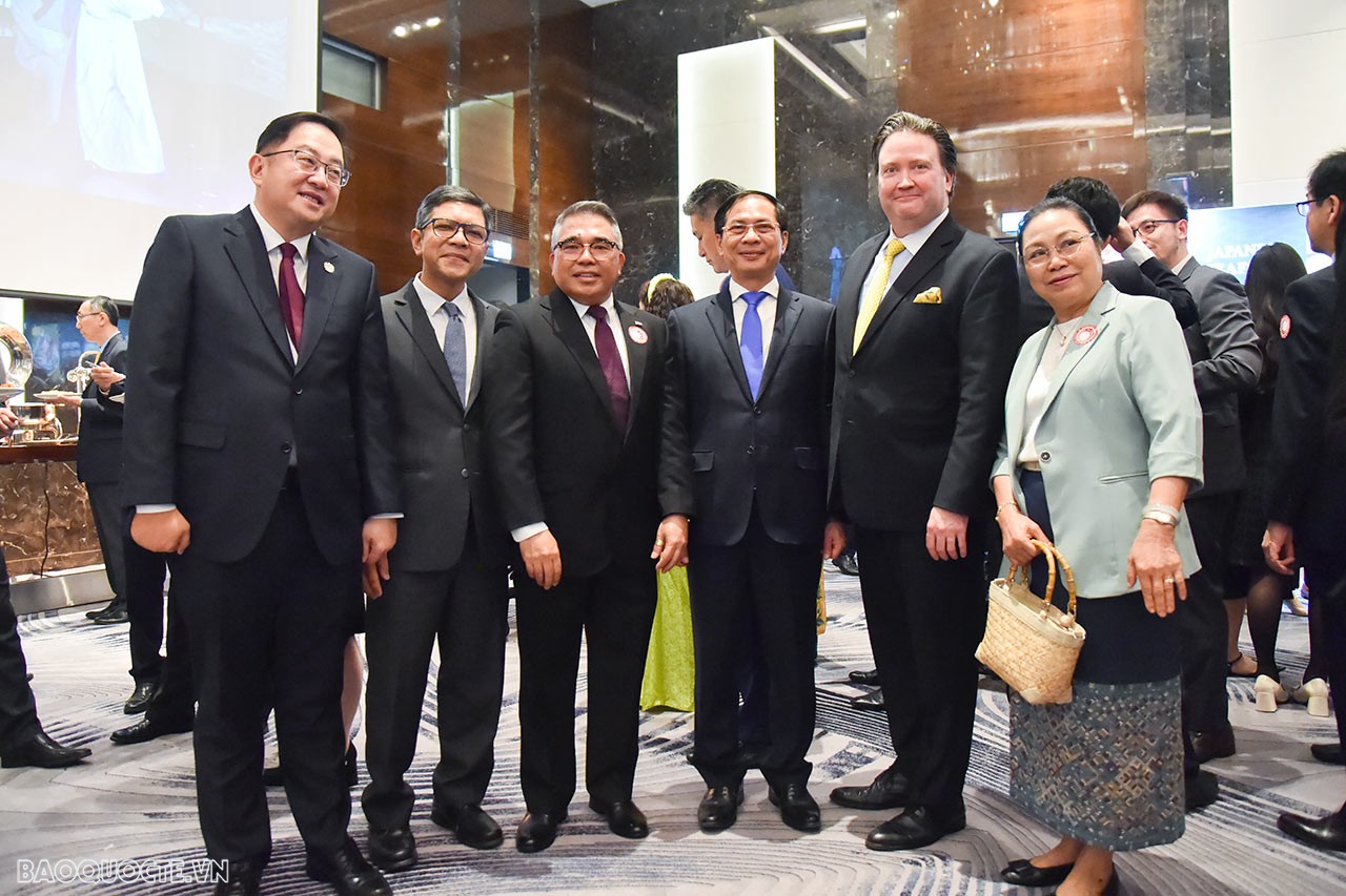 Mối quan hệ ‘lương duyên trời định’ Việt Nam-Nhật Bản sẽ bước tiếp chặng đường phát triển mới, bền chặt, gắn kết và hiệu quả hơn Mối quan hệ ‘lương duyên trời định’ Việt Nam-Nhật Bản sẽ bước tiếp chặng đường phát triển mới, bền chặt, gắn kết và hiệu quả hơn