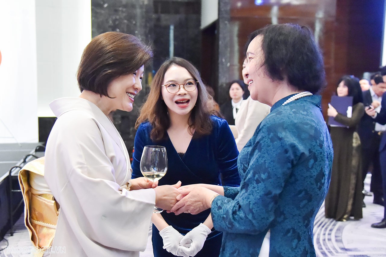 Đại sứ Đoàn Xuân Hưng nhận Huân chương Mặt trời mọc của Chính phủ Nhật Bản