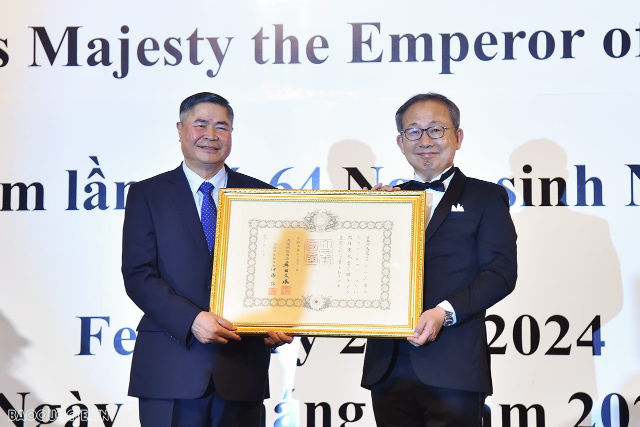 Không chỉ trong việc góp phần giúp lãnh đạo hai nước đưa ra quyết định tổ chức hội nghị thảo luận chung giữa cấp làm việc để triển khai đàm phán hiệp định, từ năm 2005, Đại sứ Đoàn Xuân Hưng đã đóng góp hết sức mình vào quá trình đàm phán Hiệp định này khi giữ các chức vụ như: Vụ trưởng Vụ Tổng hợp Kinh tế, Bộ Ngoại giao đồng thời là đại diện Nhóm đàm phán phía Việt Nam.