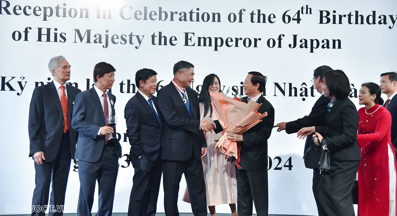 Đại sứ Đoàn Xuân Hưng nhận Huân chương Mặt trời mọc của Chính phủ Nhật Bản