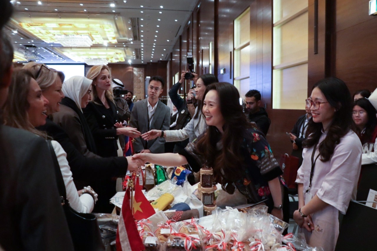 Đại sứ quán Việt Nam tại Kuwait tham gia hội chợ trưng bày sản phẩm thủ công, giới thiệu văn hóa