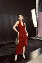 Diễn viên Lương Thu Trang 'hở bạo' khoe vóc dáng nuột nà