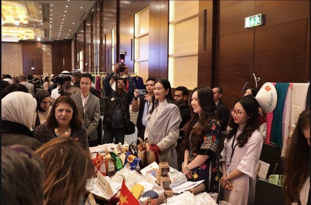Đại sứ quán Việt Nam tại Kuwait tham gia hội chợ trưng bày sản phẩm thủ công, giới thiệu văn hóa