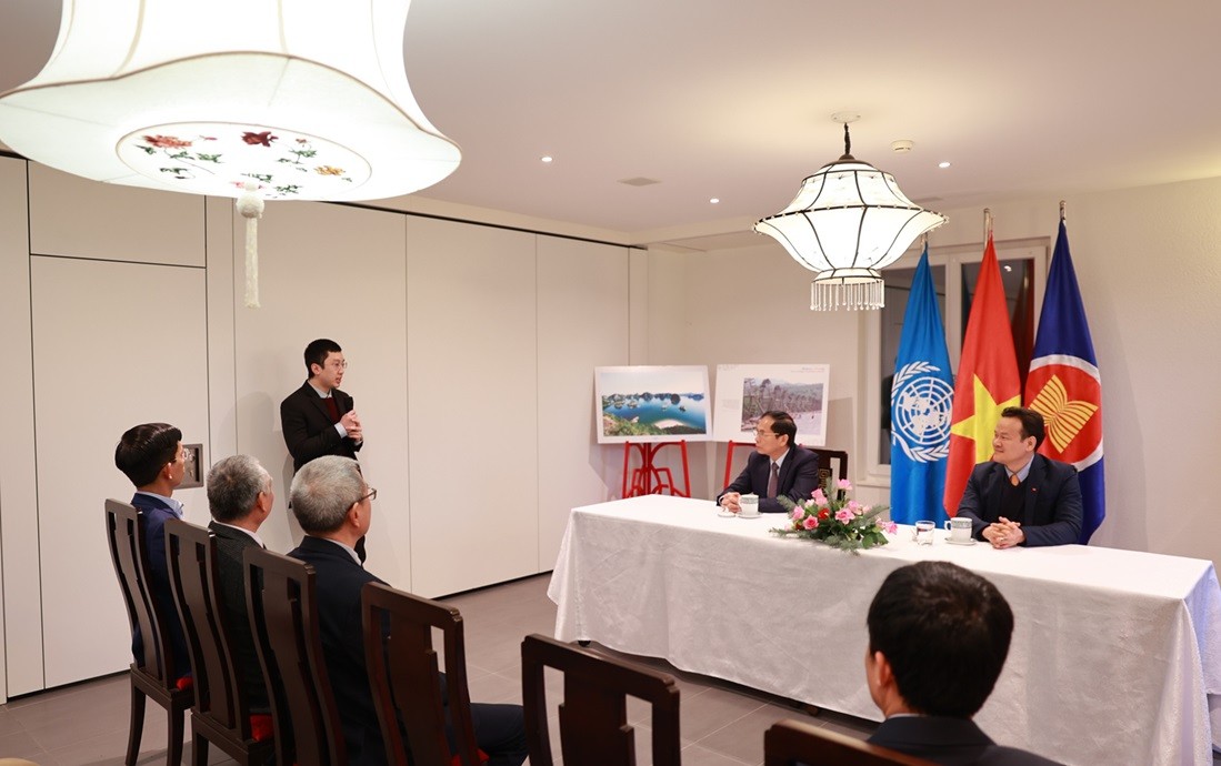 Bộ trưởng Bùi Thanh Sơn gặp gỡ cán bộ Phái đoàn đại diện thường trực Việt Nam ở Geneva