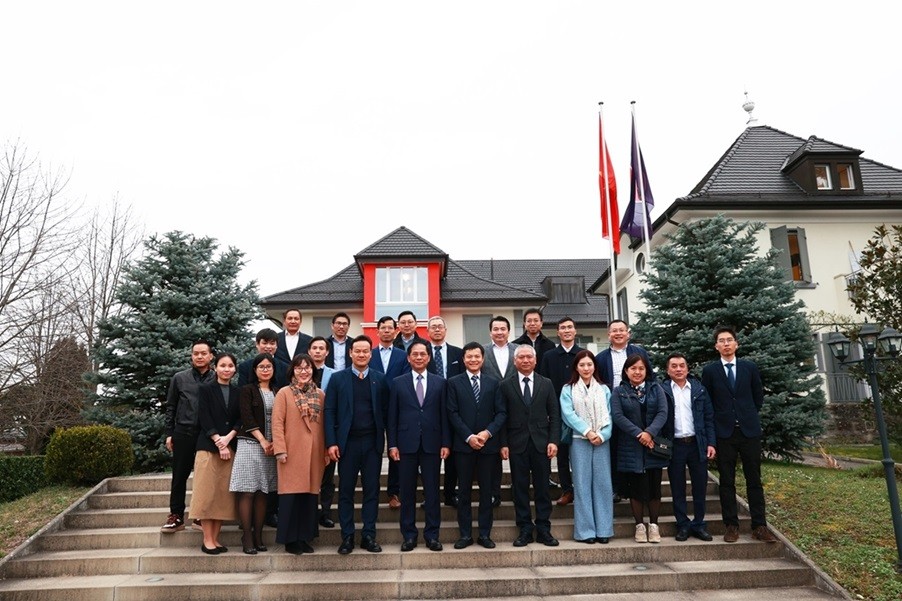 Bộ trưởng Bùi Thanh Sơn gặp gỡ cán bộ Phái đoàn đại diện thường trực Việt Nam ở Geneva