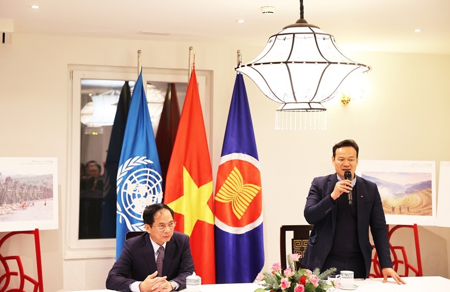 Bộ trưởng Bùi Thanh Sơn gặp gỡ cán bộ Phái đoàn đại diện thường trực Việt Nam ở Geneva