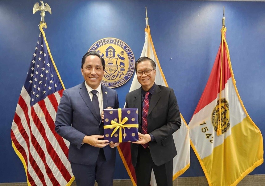 Tổng Lãnh sự Hoàng Anh Tuấn thăm San Diego và Long Beach, thúc đẩy hợp tác kinh tế giữa Việt Nam và Nam California Tổng Lãnh sự Hoàng Anh Tuấn thăm San Diego và Long Beach, thúc đẩy hợp tác kinh tế giữa Việt Nam và Nam California