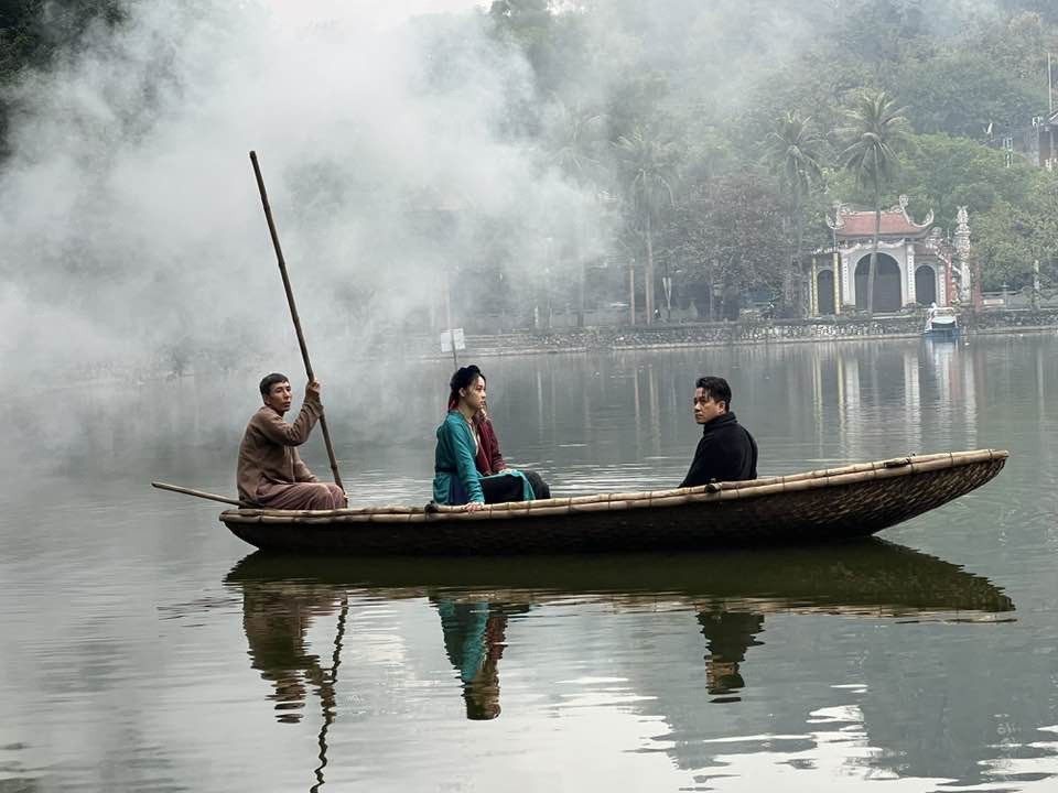 Giọng ca Hà thành cho biết, lúc đầu cầm kịch bản anh khá lo lắng, không biết bản thân sẽ xuất hiện thế nào trên phim vì mọi thứ đều mới mẻ, lạ lẫm. Giọng ca Hà thành cho biết, lúc đầu cầm kịch bản anh khá lo lắng, không biết bản thân sẽ xuất hiện thế nào trên phim vì mọi thứ đều mới mẻ, lạ lẫm.