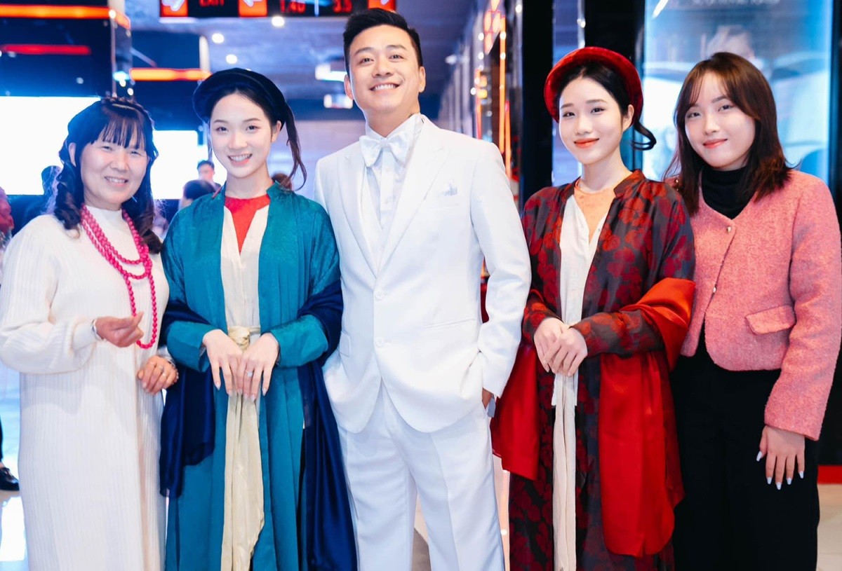 Đào, phở và piano: