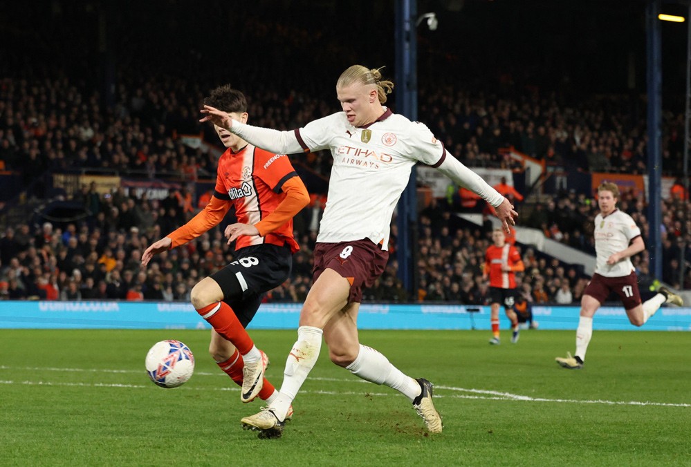 Erling Haaland hoàn tất cú hat-trick sau 40 phút.