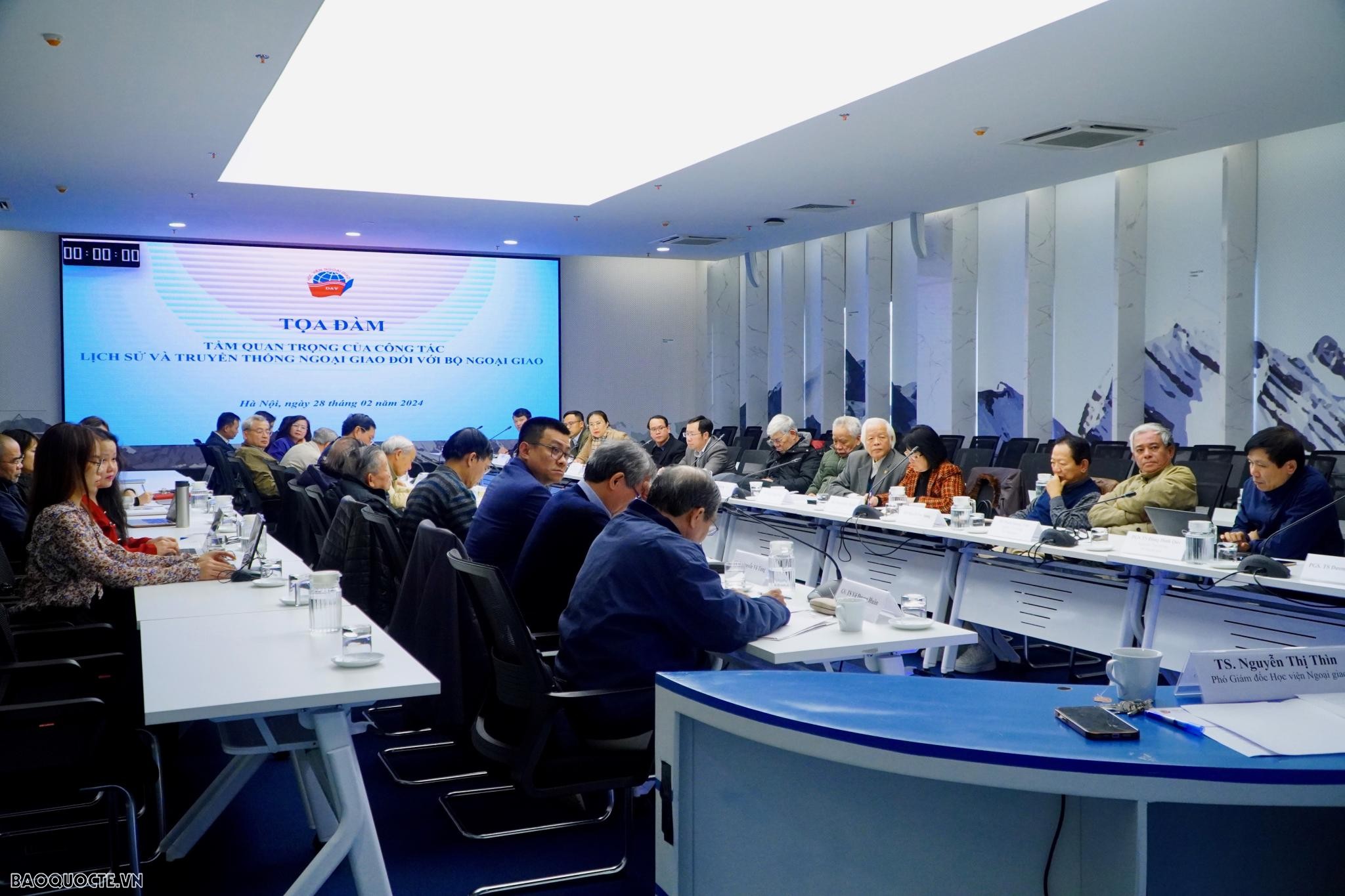 Tọa đàm tầm quan trọng của công tác lịch sử và truyền thống ngành Ngoại giao