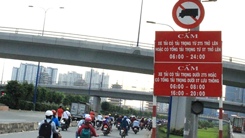 Mức phạt lỗi đi vào đường cấm xe tải là bao nhiêu?