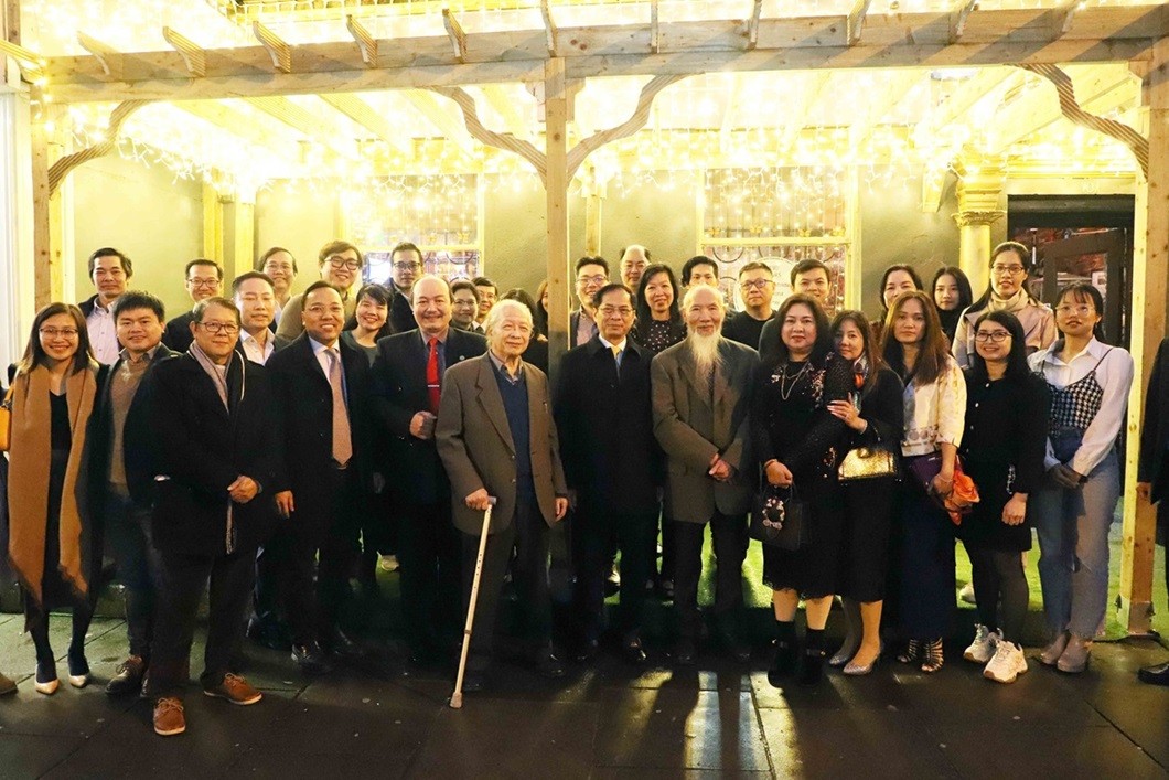 Bộ trưởng Bùi Thanh Sơn: Các Cơ quan đại diện phải coi cộng đồng người Việt Nam như người thân trong gia đình