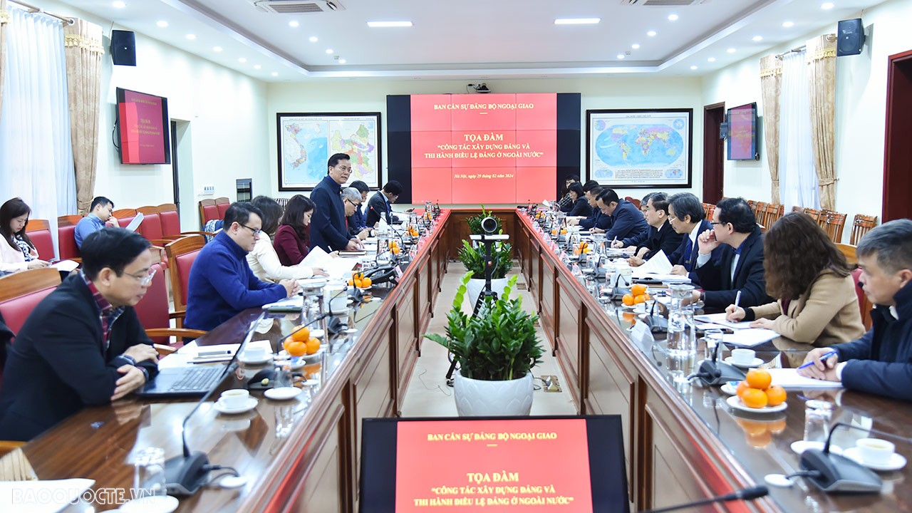 Bộ Ngoại giao tọa đàm về công tác xây dựng Đảng và thi hành điều lệ Đảng ở ngoài nước