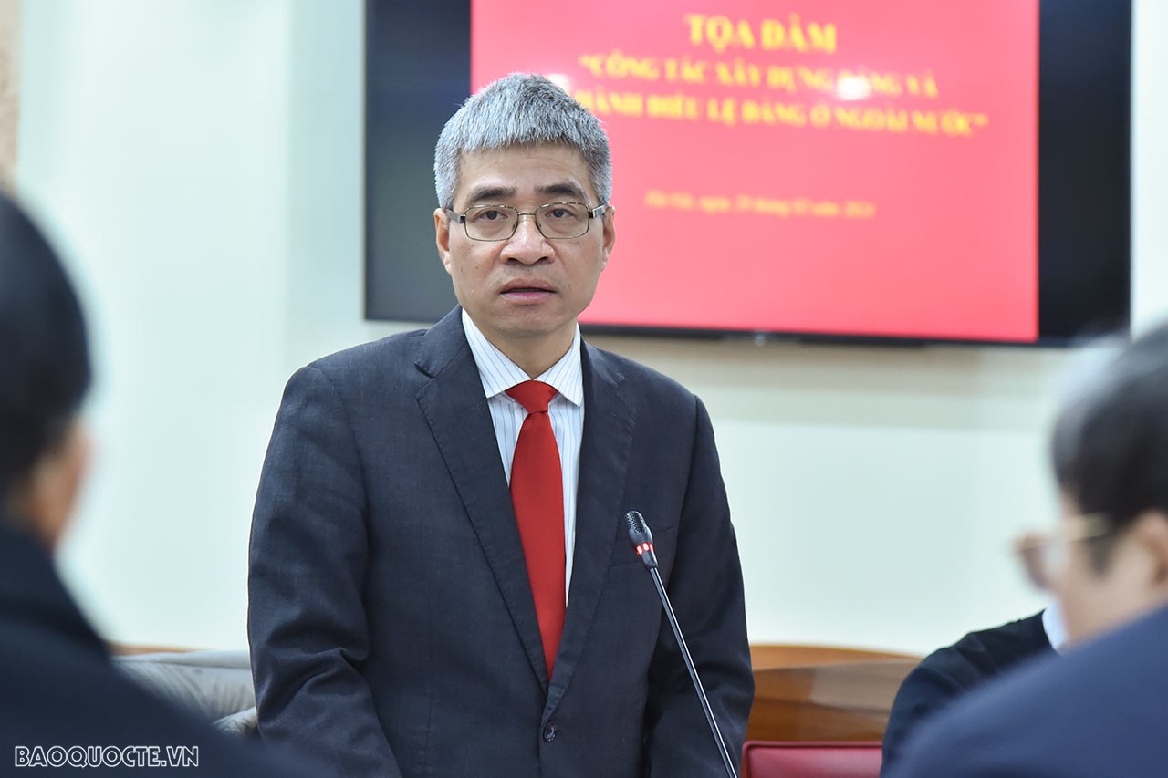 Bộ Ngoại giao tọa đàm về công tác xây dựng Đảng và thi hành điều lệ Đảng ở ngoài nước