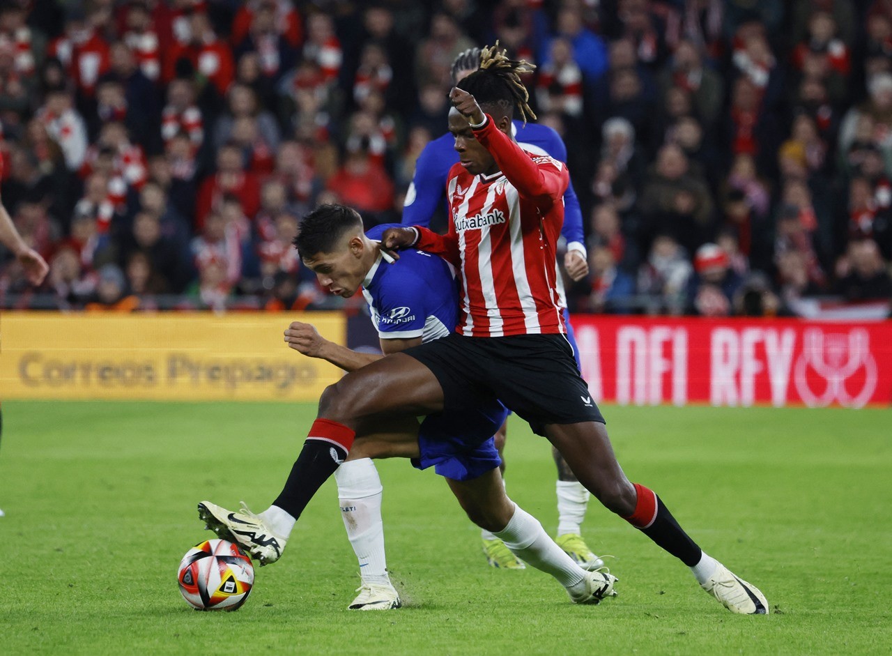 Có chiến thắng 1-0 ở trận lượt đi trên sân Atletico làm vốn, các cầu thủ Athletic Bilbao nhập cuộc đầy hứng khởi ở trận tái đấu.