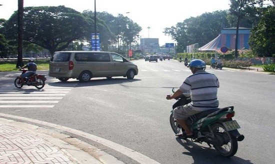 Chuyển hướng không giảm tốc độ bị phạt bao nhiêu?