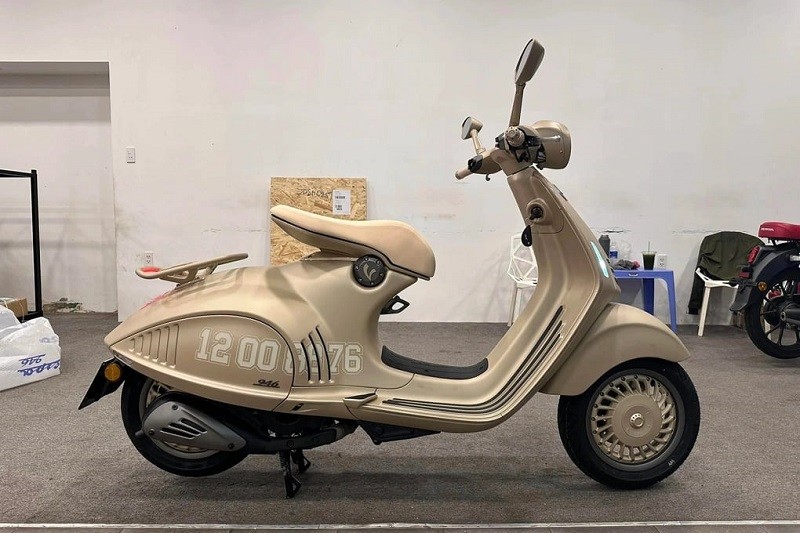 Dãy số 12, 00, 88 và 76 trên Vespa 946 Dragon đại diện cho các năm rồng trong quá khứ, gồm: Nhâm Thìn 2012, Canh Thìn 2000, Mậu Thìn 1988 và Bính Thìn 1976