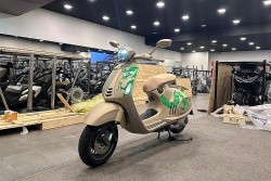Cận cảnh Vespa 946 Dragon đầu tiên về Việt Nam, giá gần 2 tỷ đồng
