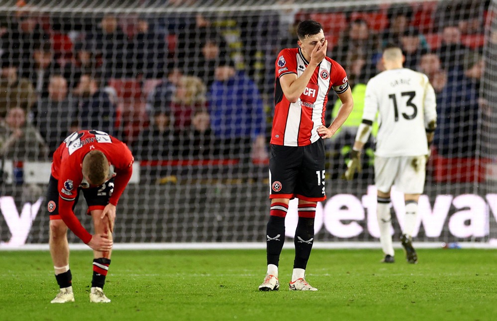 Sheffield nhận những đòn phủ đầu choáng váng.