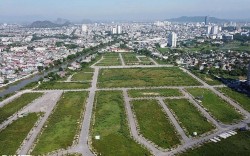 Bất động sản mới nhất: Đất nền ‘đảo chiều’, thị trường liệu có ‘bong bóng’? Chung cư Hà Nội tăng 9%/năm, siết chặt hoạt động môi giới