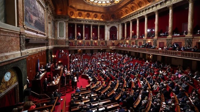 Pháp đặt mốc lịch sử, là nước đầu tiên trên thế giới đưa quyền phá thai vào Hiến pháp