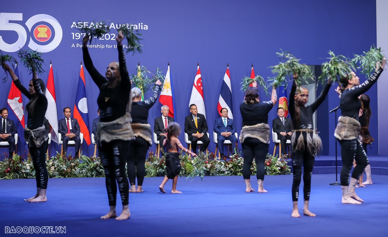 ASEAN dự kiến sẽ trở thành nền kinh tế lớn thứ tư thế giới vào năm 2040 và Australia mong muốn trở thành đối tác của ASEAN. Đó là lý do tại sao năm 2023, Australia đưa ra báo cáo “Đầu tư: Chiến lược kinh tế Đông Nam Á của Australia đến năm 2040” nhằm tăng cường hợp tác thương mại và đầu tư hai chiều, tăng thêm cơ hội cho các doanh nghiệp tại Australia và Đông Nam Á, đảm bảo sự thịnh vượng chung của các quốc gia.