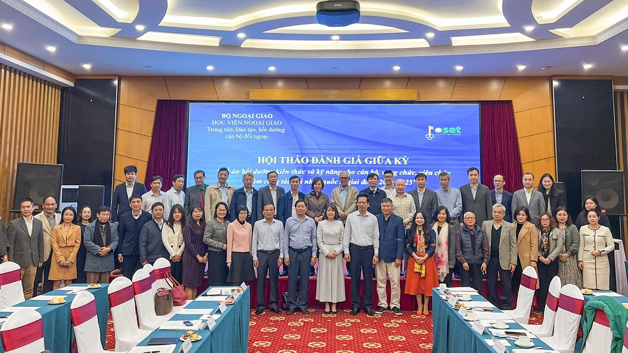 Đánh giá giữa kỳ thực hiện Đề án bồi dưỡng kiến thức và kỹ năng cho cán bộ, công chức, viên chức làm công tác hội nhập quốc tế