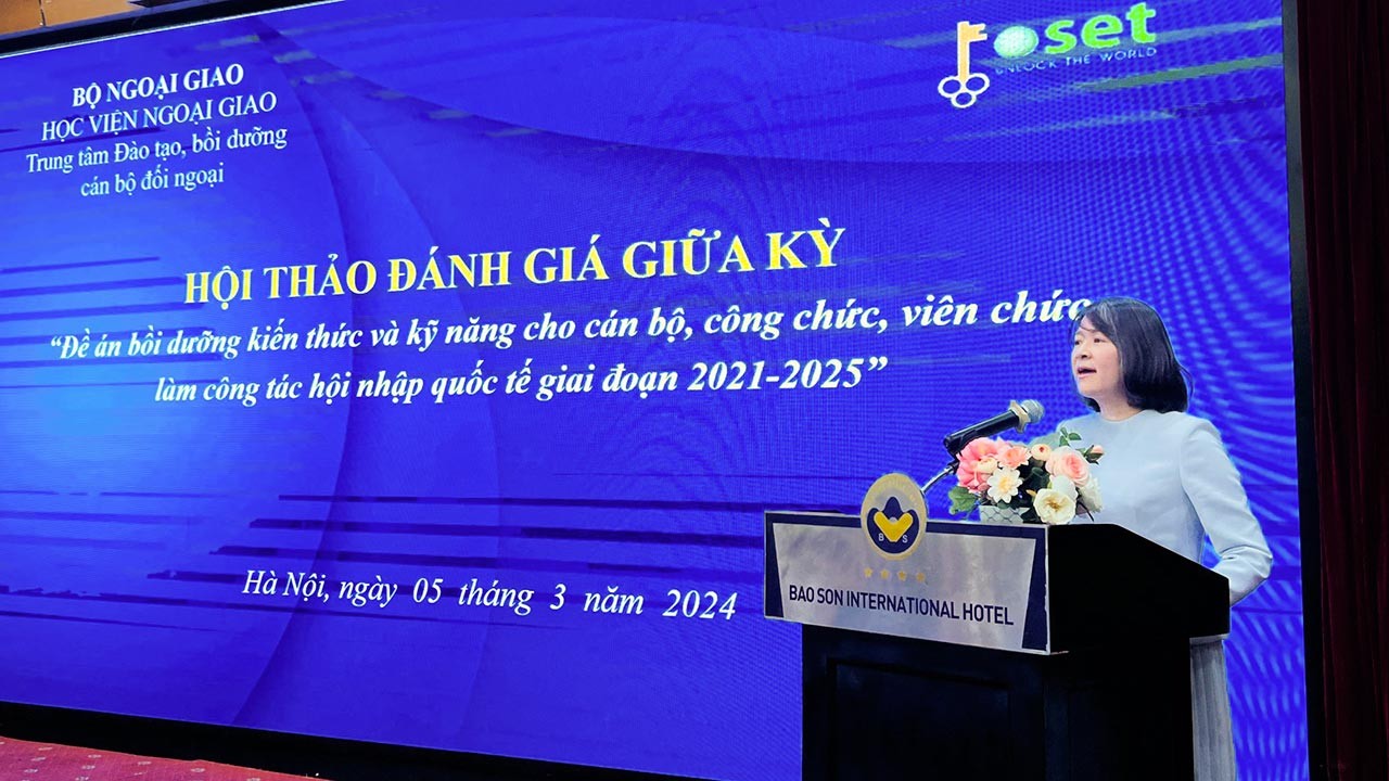 Đánh giá giữa kỳ thực hiện Đề án bồi dưỡng kiến thức và kỹ năng cho cán bộ, công chức, viên chức làm công tác hội nhập quốc tế