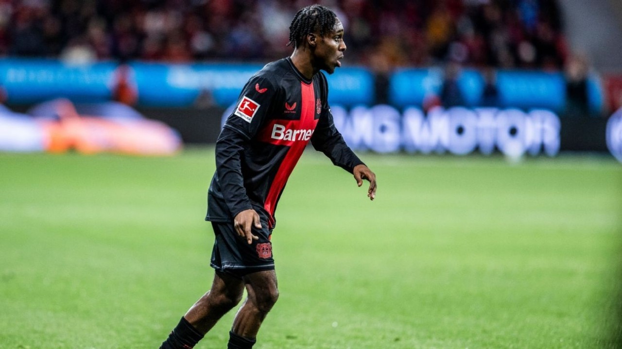 cầu thủ: PSG hy vọng có Bukayo Saka; Bayern Munich đàm phán Jeremie Frimpong;